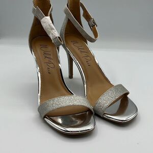 Wildpair Blaire size 6 